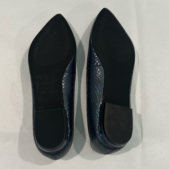 NIB Vionic Lena flat size 7 navy iridescent - Picture 3 of 6